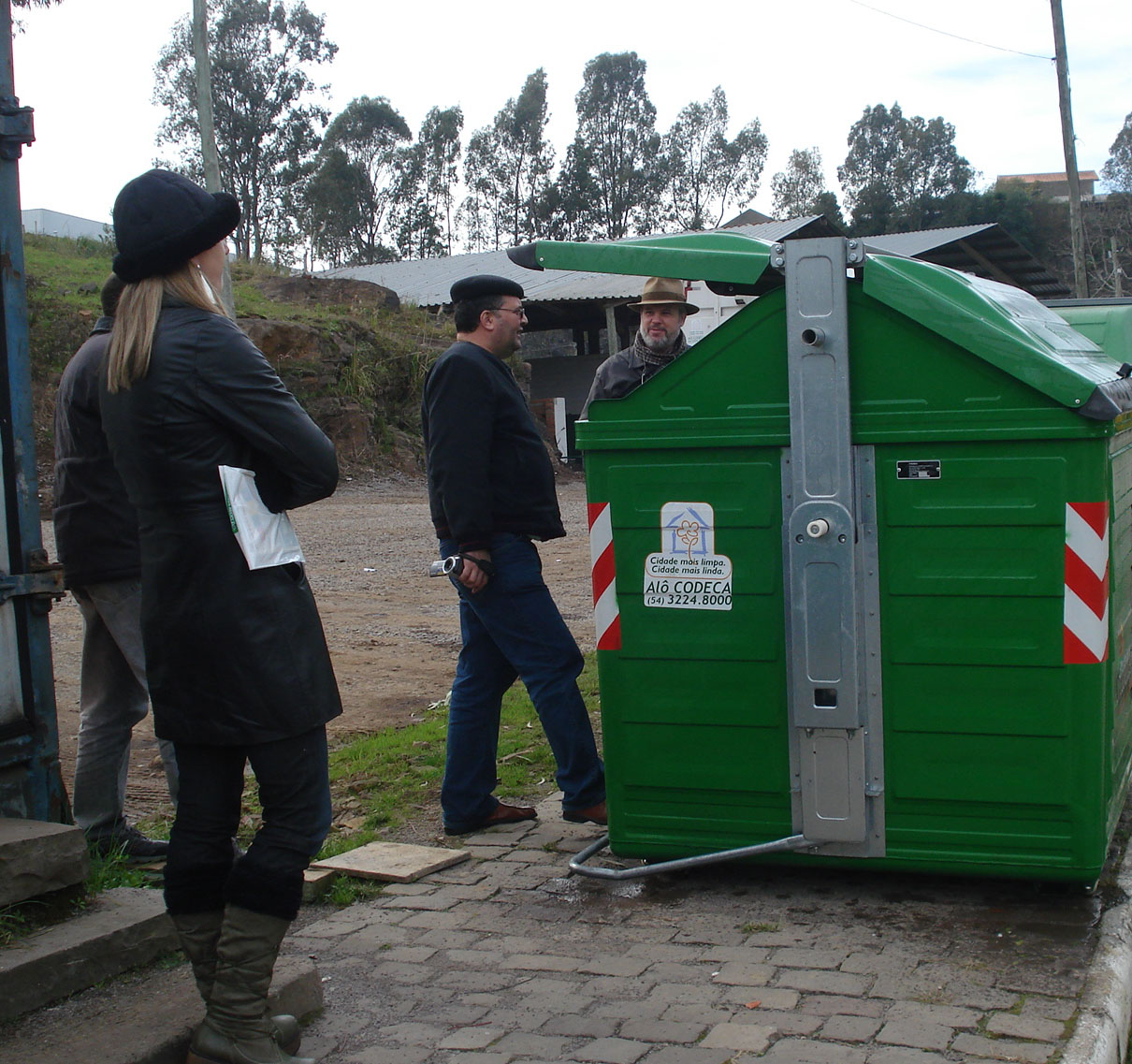  Catarinenses conhecem sistema de coleta mecanizada