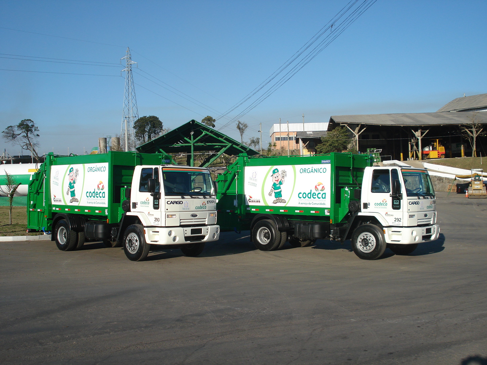  Chegam novos caminhões para coleta manual de lixo orgânico