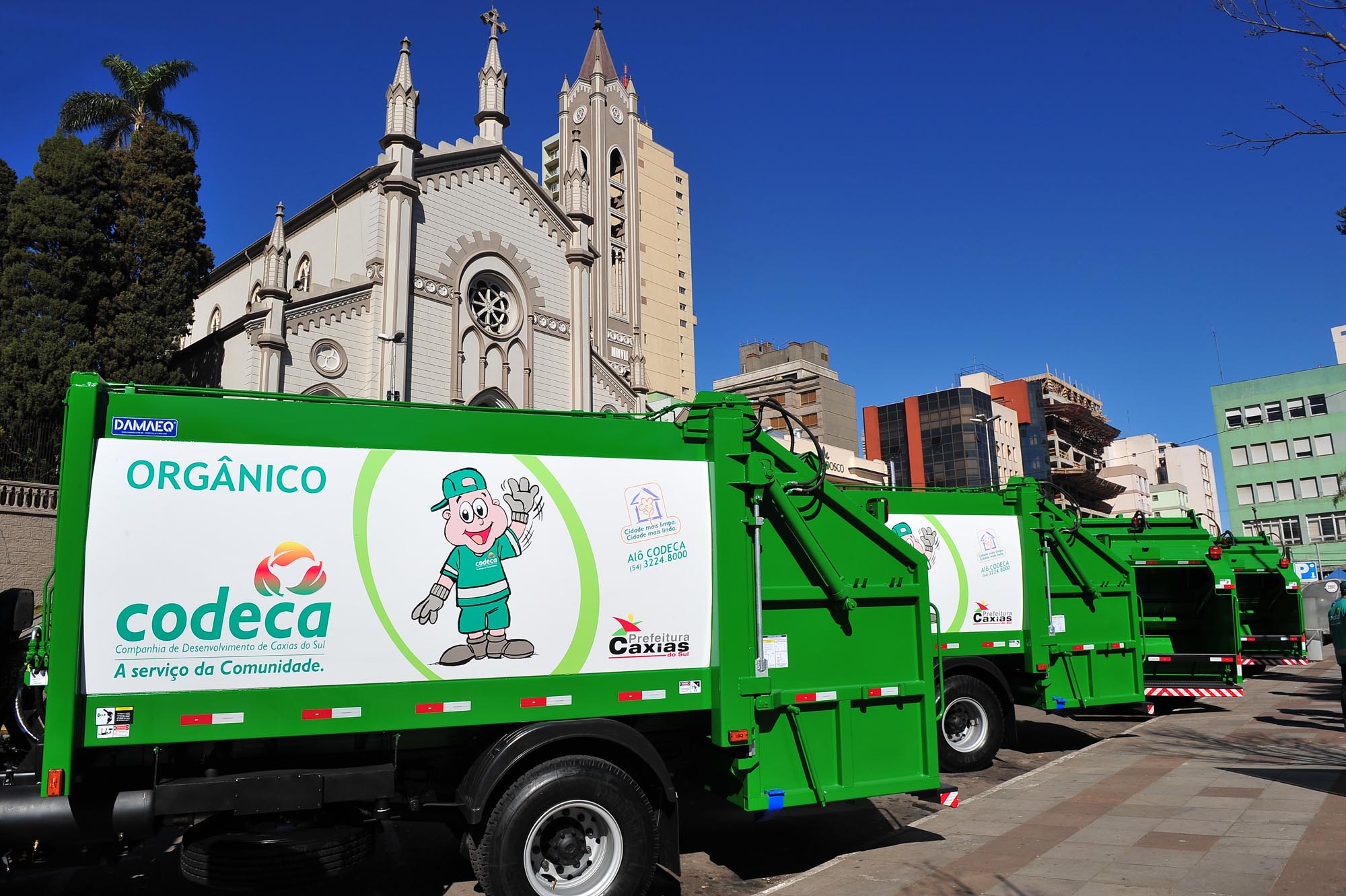  Coleta de lixo orgânico passa a ter quatro caminhões novos