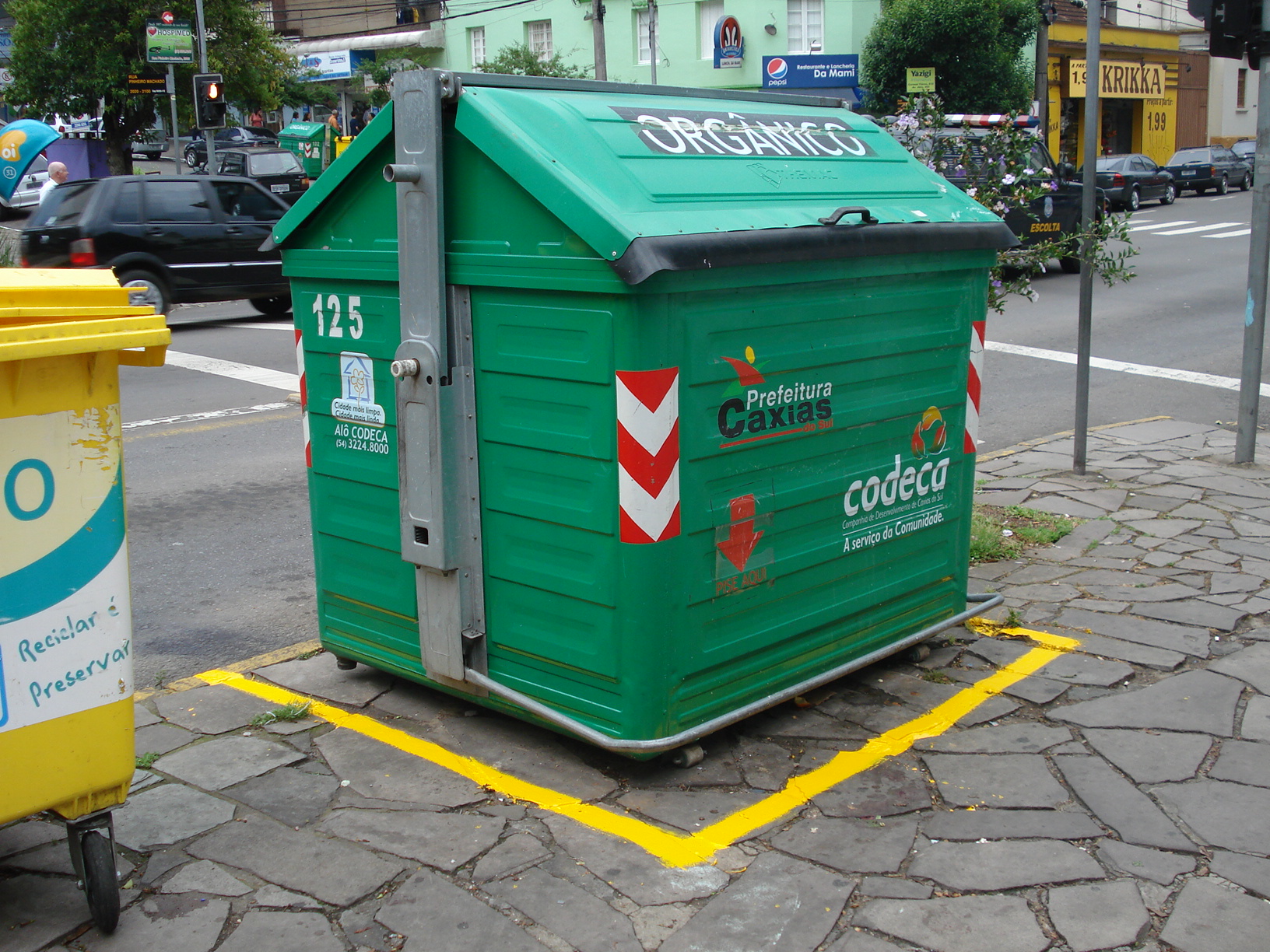  CODECA ASSINALA COM TINTA POSIÇÃO DOS CONTÊINERES