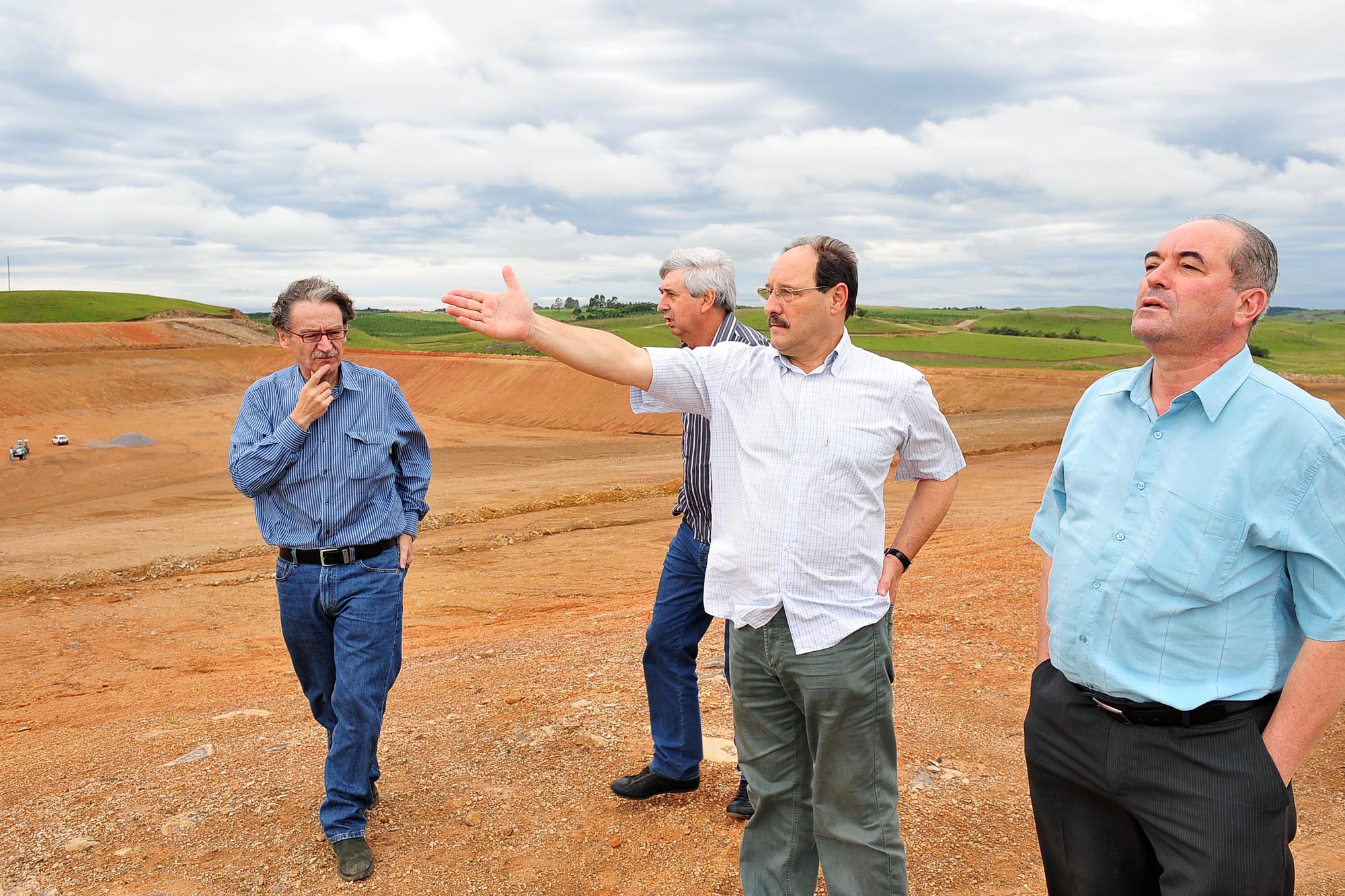  Prefeito visita obras do novo aterro sanitário