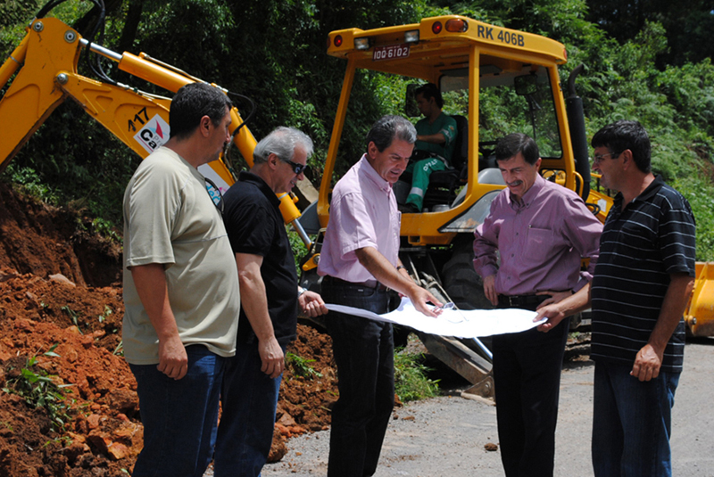  Começam obras para asfaltamento da rua Jacob Susin, ligação entre bairros da Zona Norte