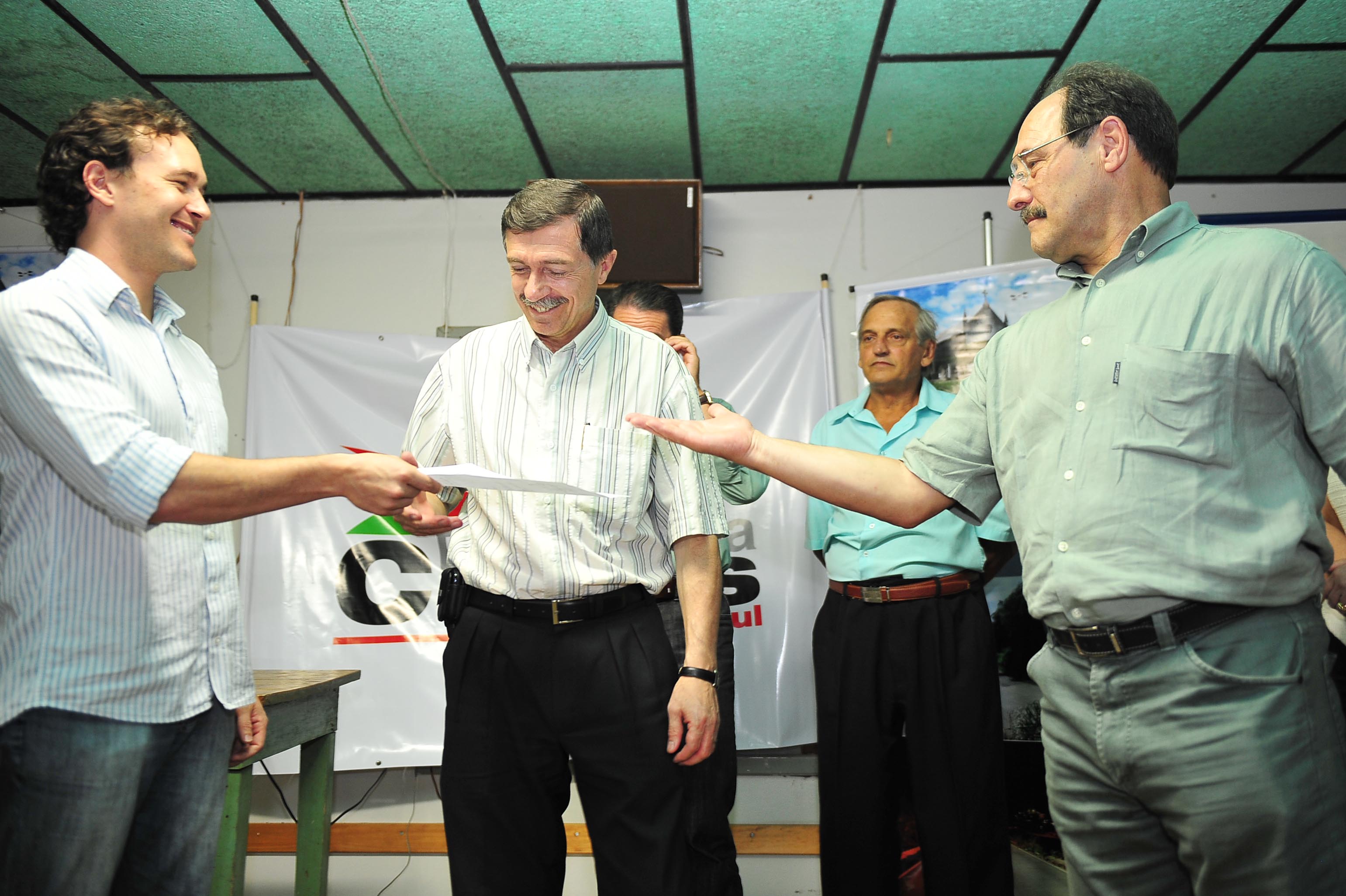  Prefeito autoriza início da pavimentação da rua Atílio Andreazza