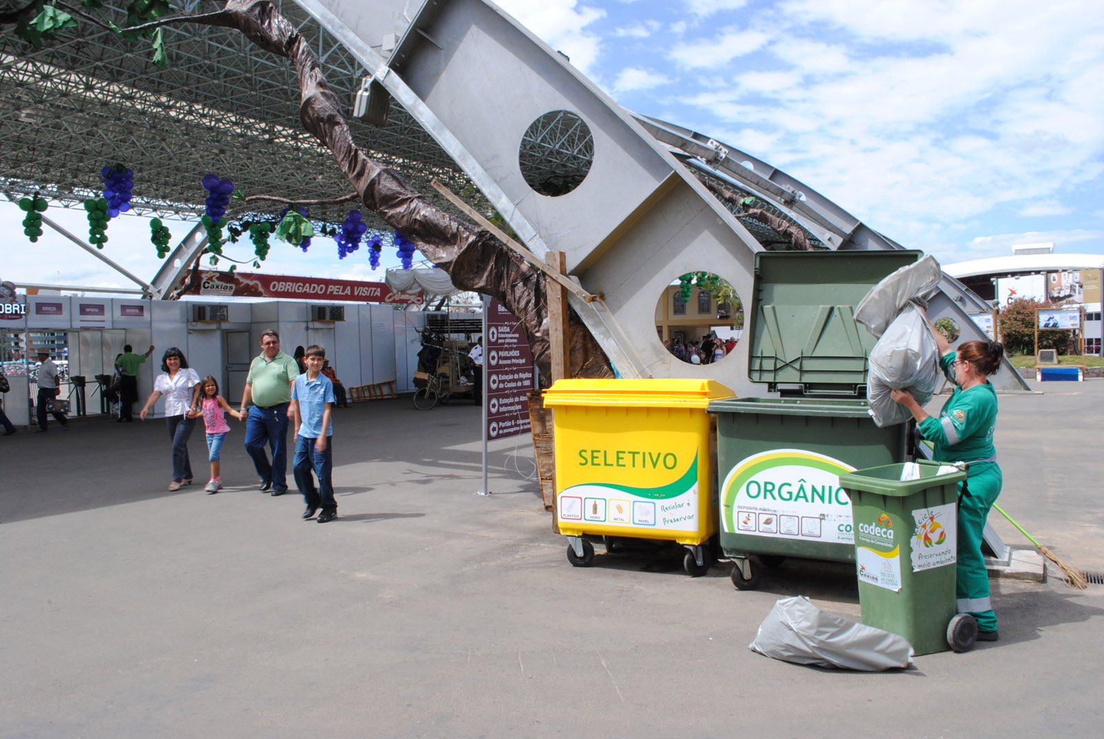  25 toneladas de resíduos são coletadas no segundo fim de semana da Festa da Uva