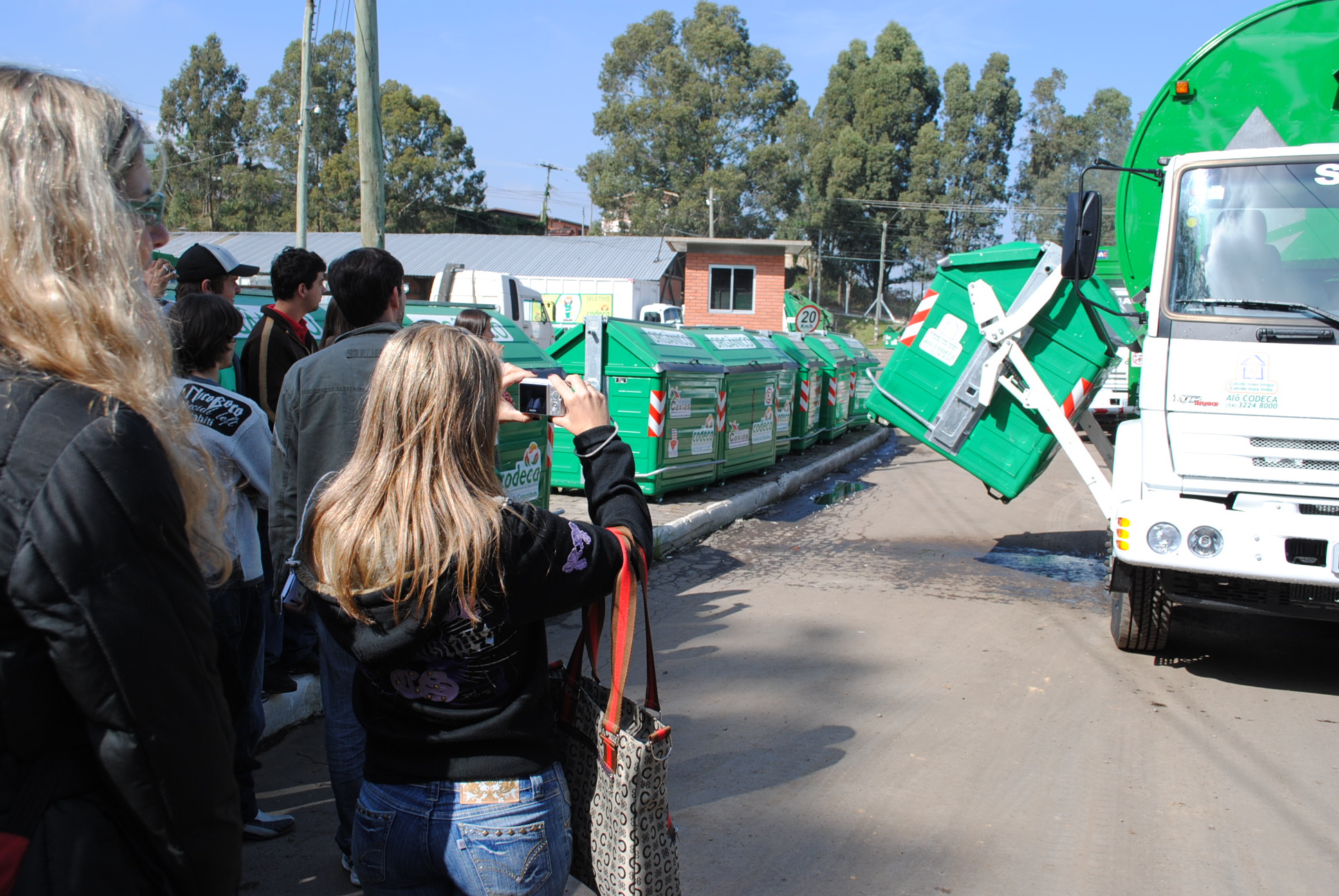  Estudantes de Criciúma (SC) vêm conhecer de perto a coleta mecanizada