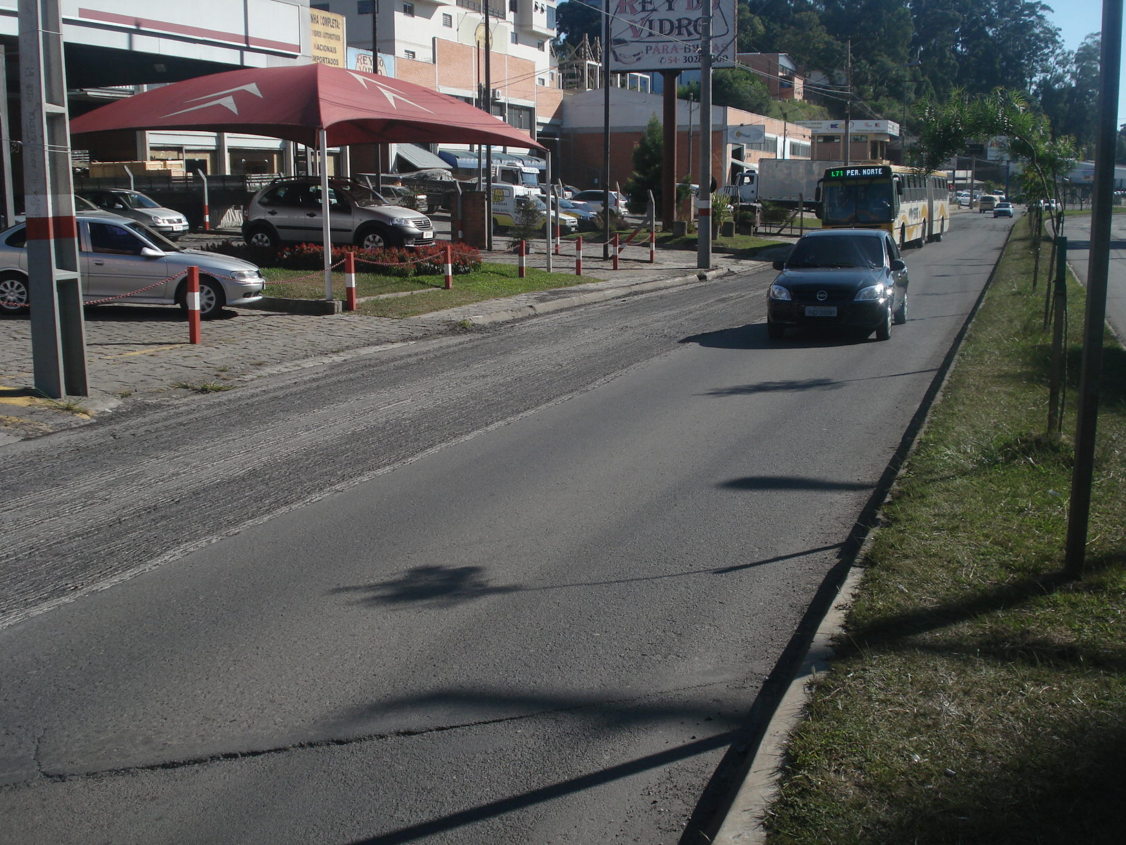  CODECA FAZ REPAROS EM VIAS E CORREDOR DE ÔNIBUS DA SINIMBU