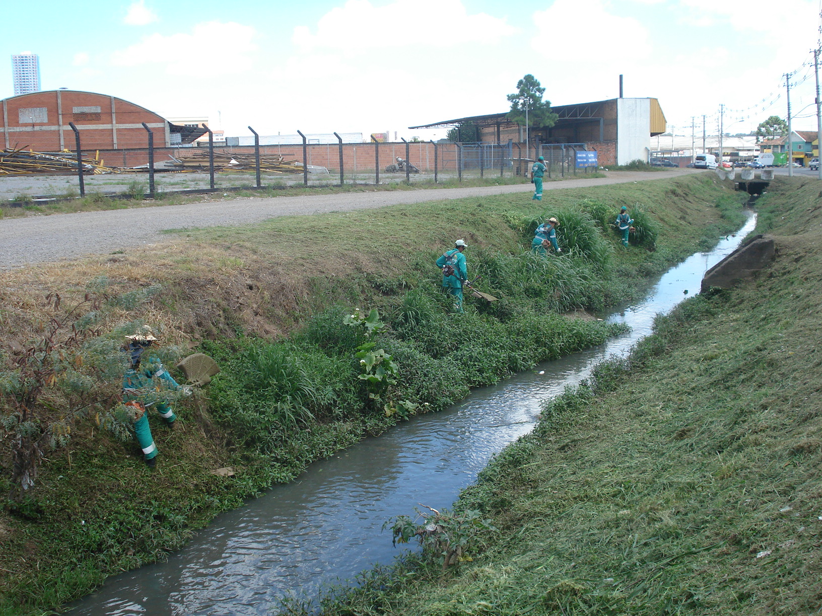  COMITÊ AMBIENTAL PROMOVE LIMPEZA NA ZONA NORTE COM APOIO DA CODECA