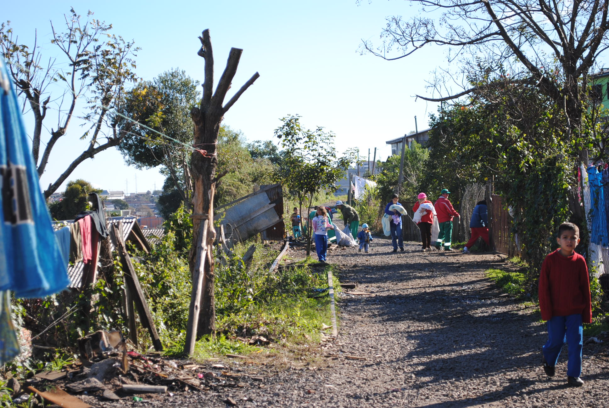  Mutirão de limpeza no Kayser e Rizzo: CODECA recolhe mais de 10 ton de resíduos