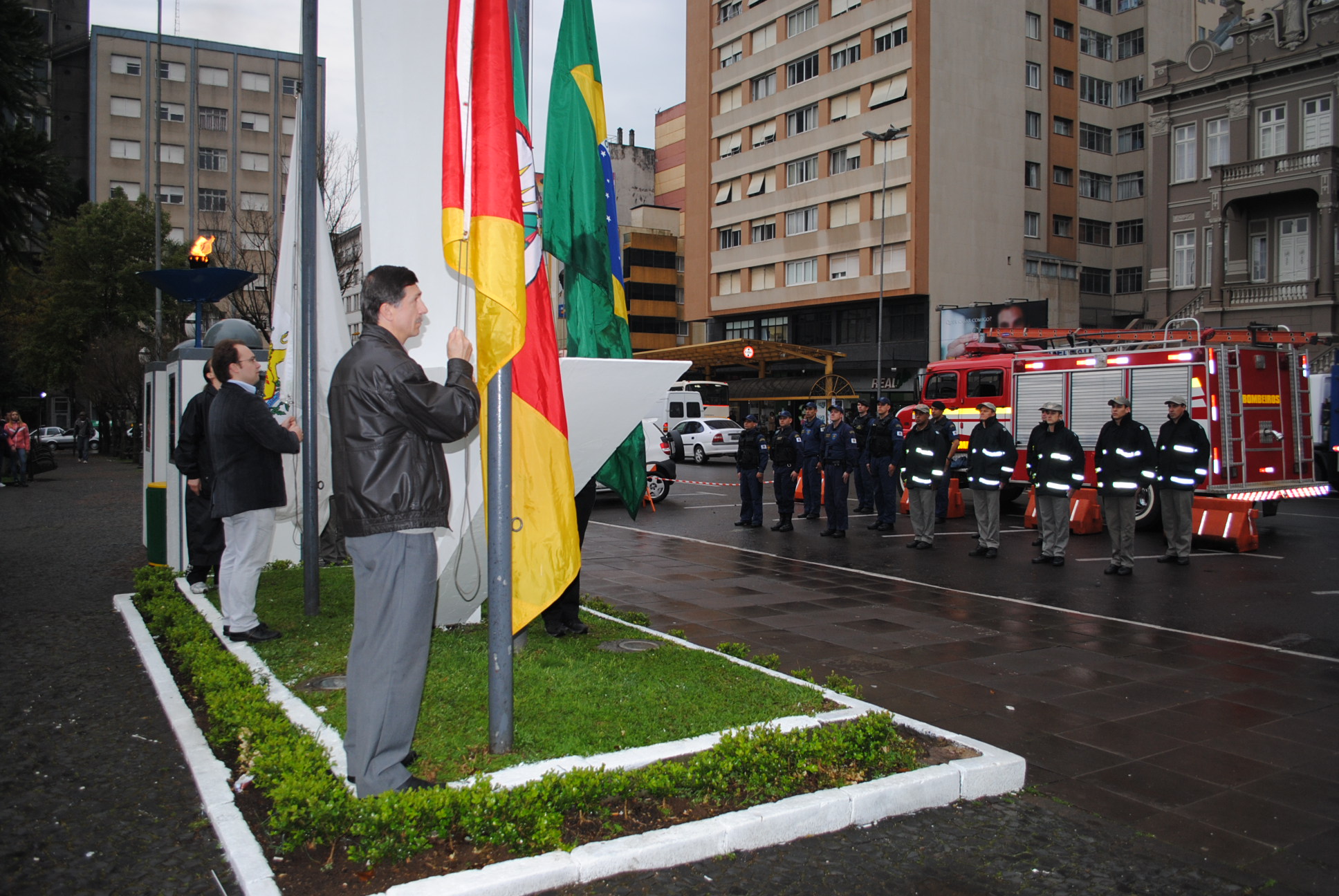  CODECA participa do hasteamento das bandeiras na Praça Dante
