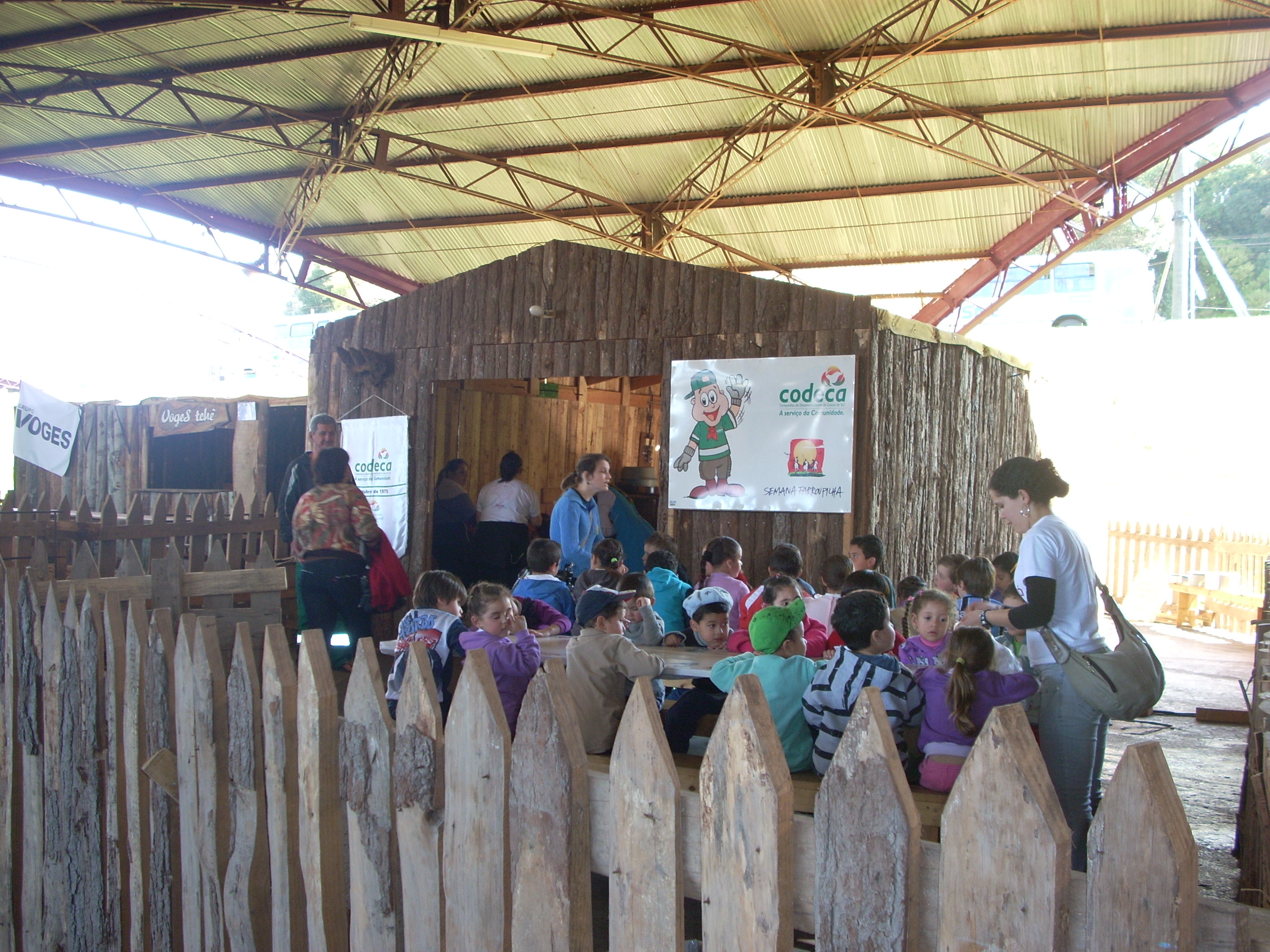  Crianças visitam acampamento da Codeca nos Festejos Farroupilhas