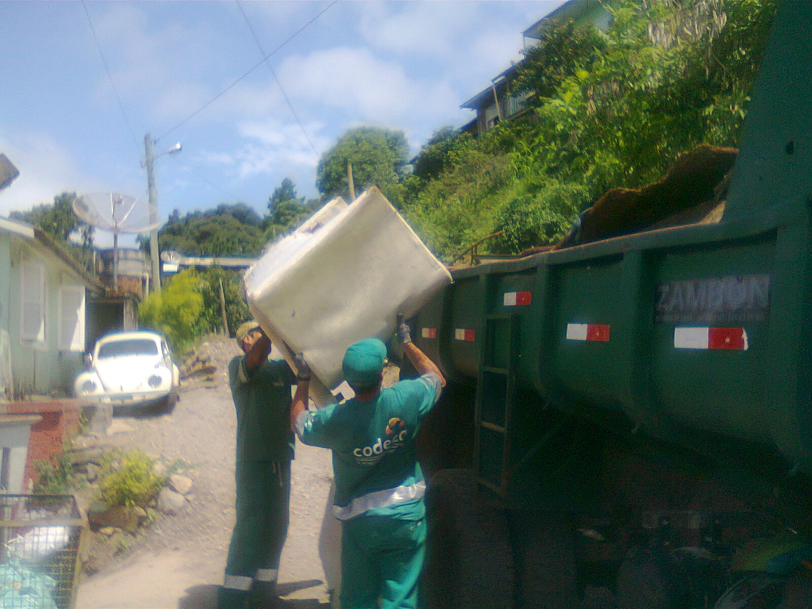  Seis toneladas de resíduos são coletadas no Loteamento Portinari