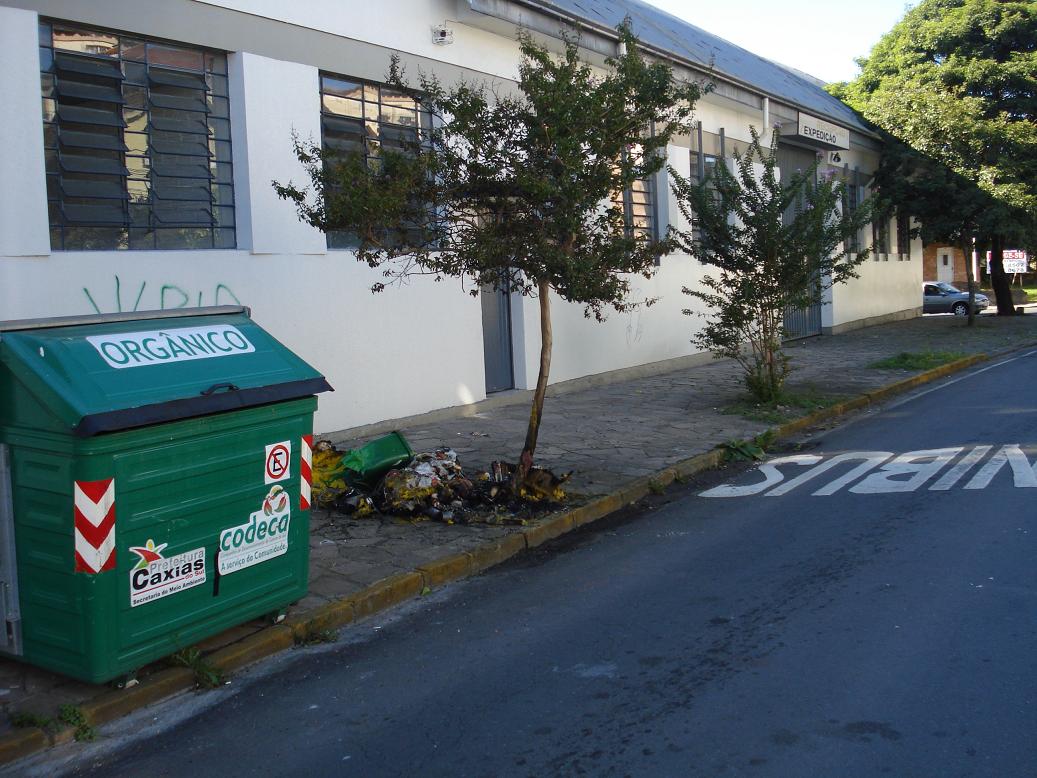  ATOS DE VANDALISMO CONTRA CONTÊINERES SE REPETEM