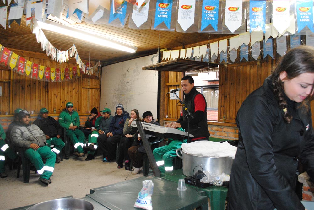  Festa Junina anima funcionários