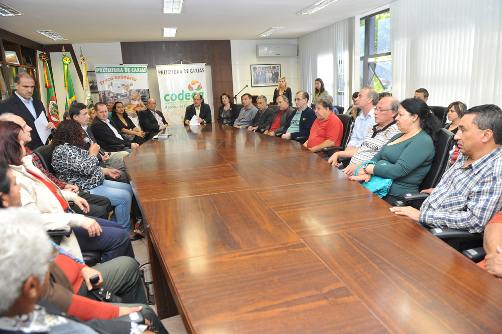  Prefeito e presidente da Codeca apresentam evolução dos três anos do Troca Solidária 