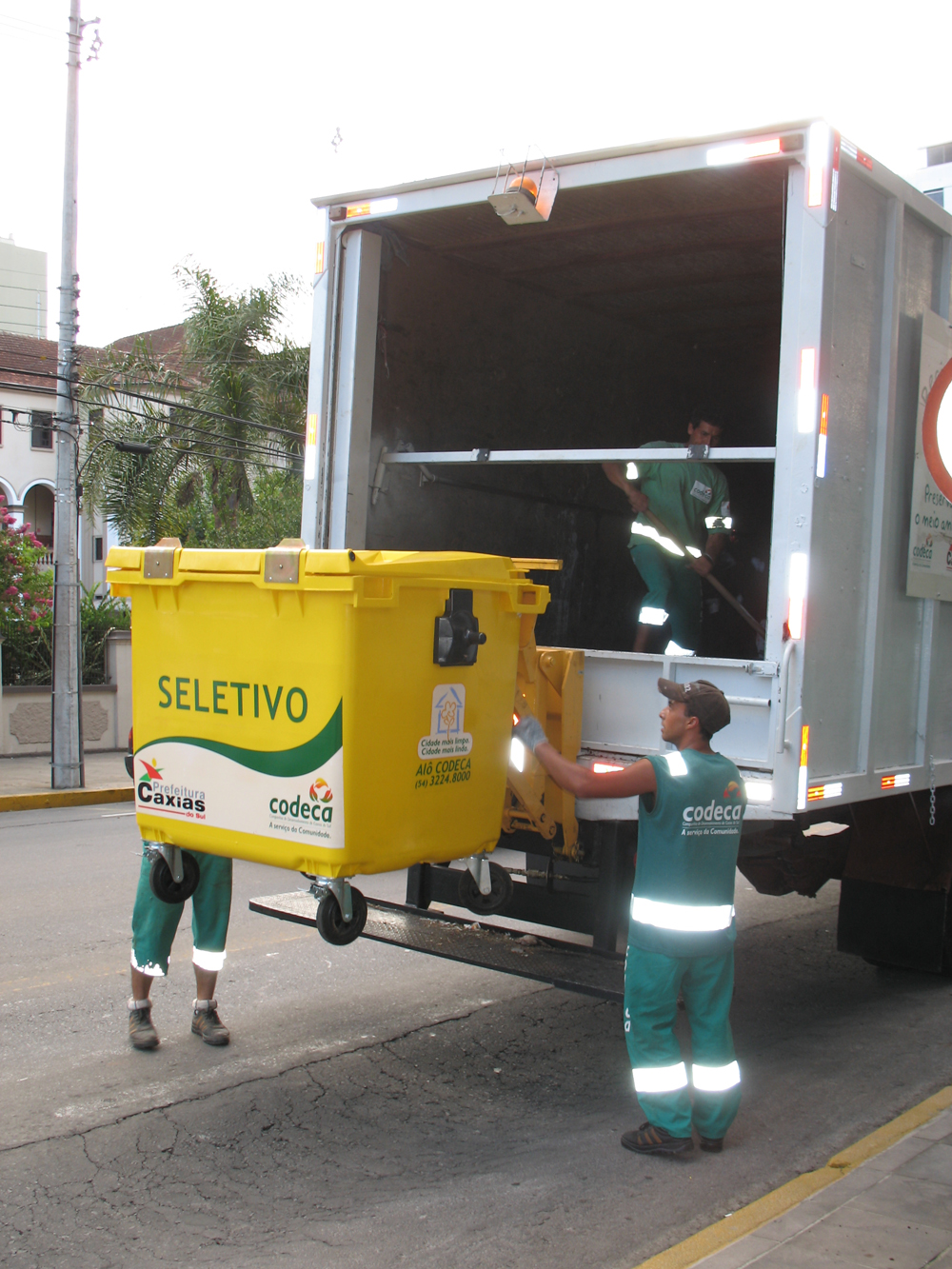  COLETA  DO RESÍDUO SELETIVO É INTENSIFICADA