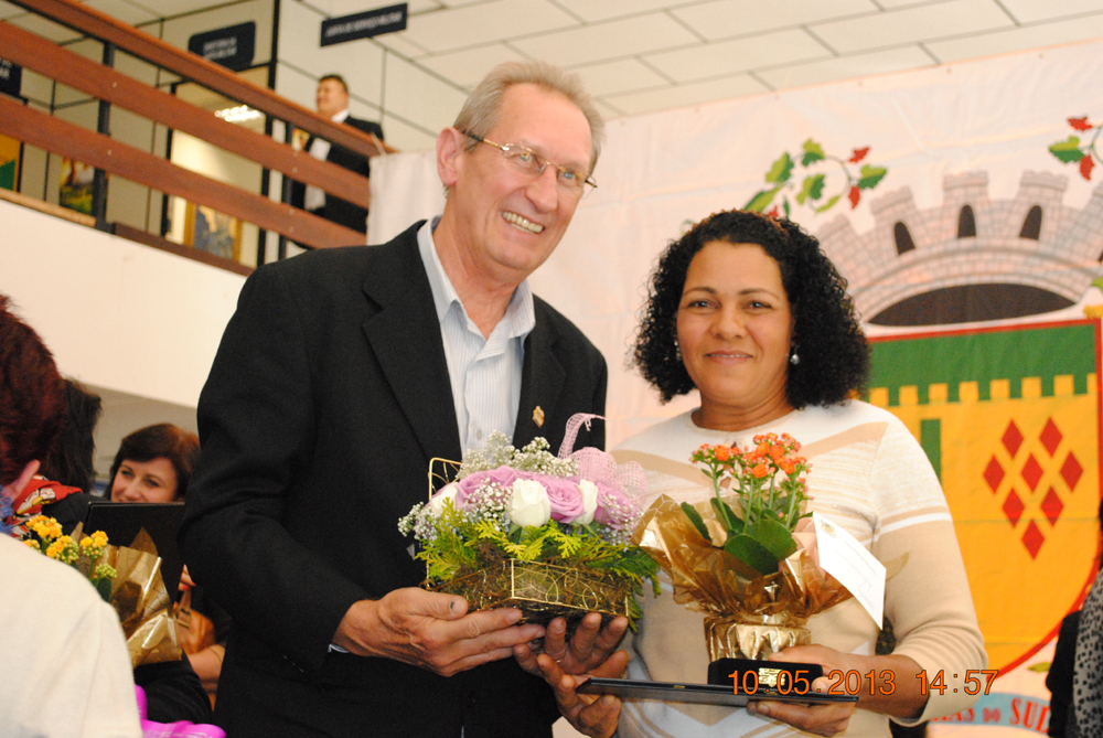  MULHERES SÃO HOMENAGEADAS COM MEDALHA MONUMENTO NACIONAL AO IMIGRANTE