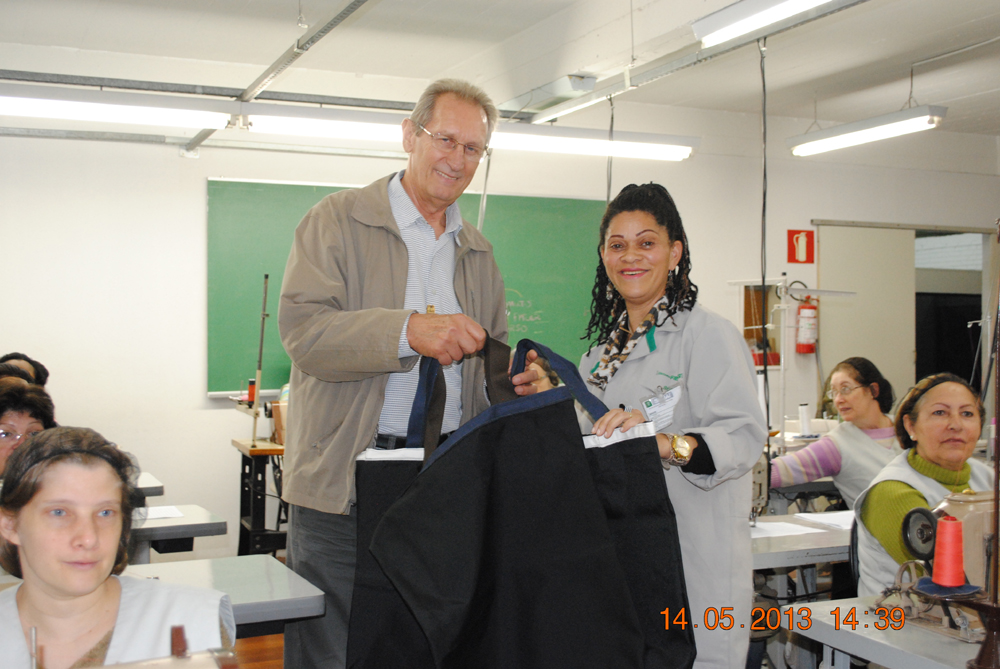  BANCO DE VESTUÁRIO DOA SACOLAS PARA O TROCA SOLIDÁRIA 