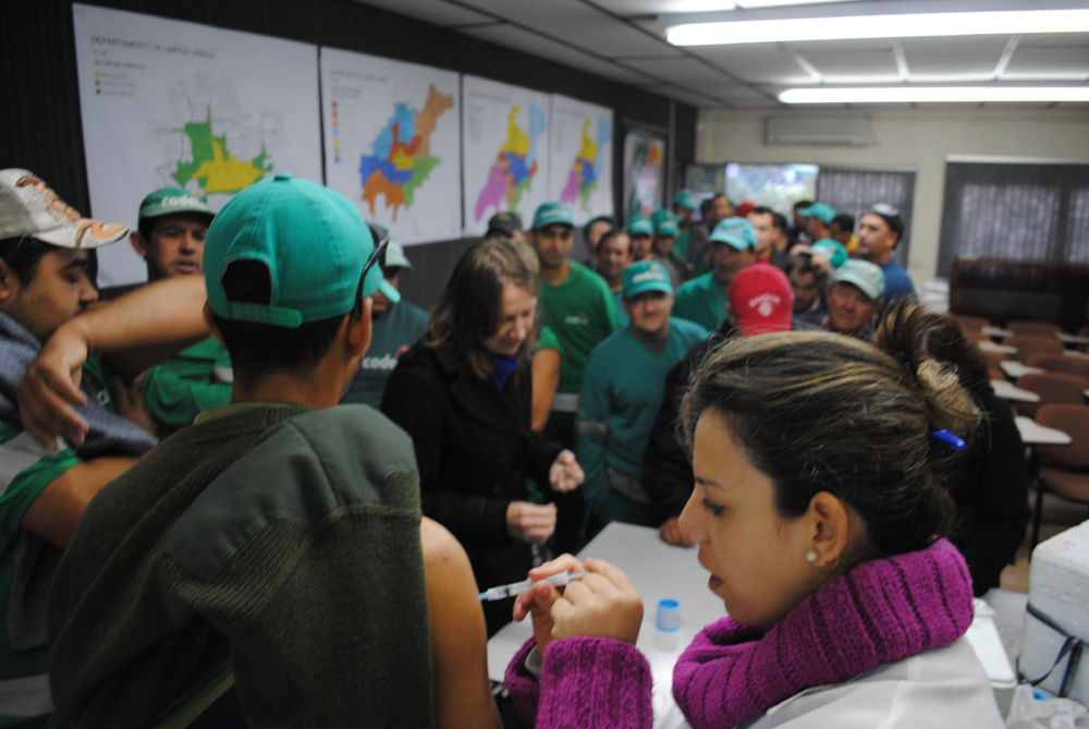  VACINA DA GRIPE H1N1 É APLICADA