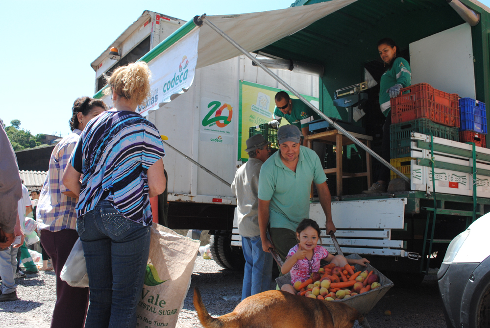  TROCA SOLIDÁRIA COMPLETA 4 ANOS