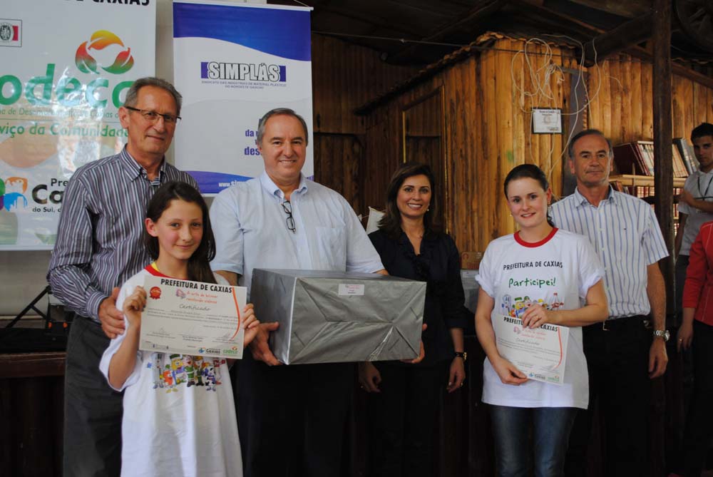  VENCEDORES  DOS PROJETOS RECEBEM PRÊMIOS