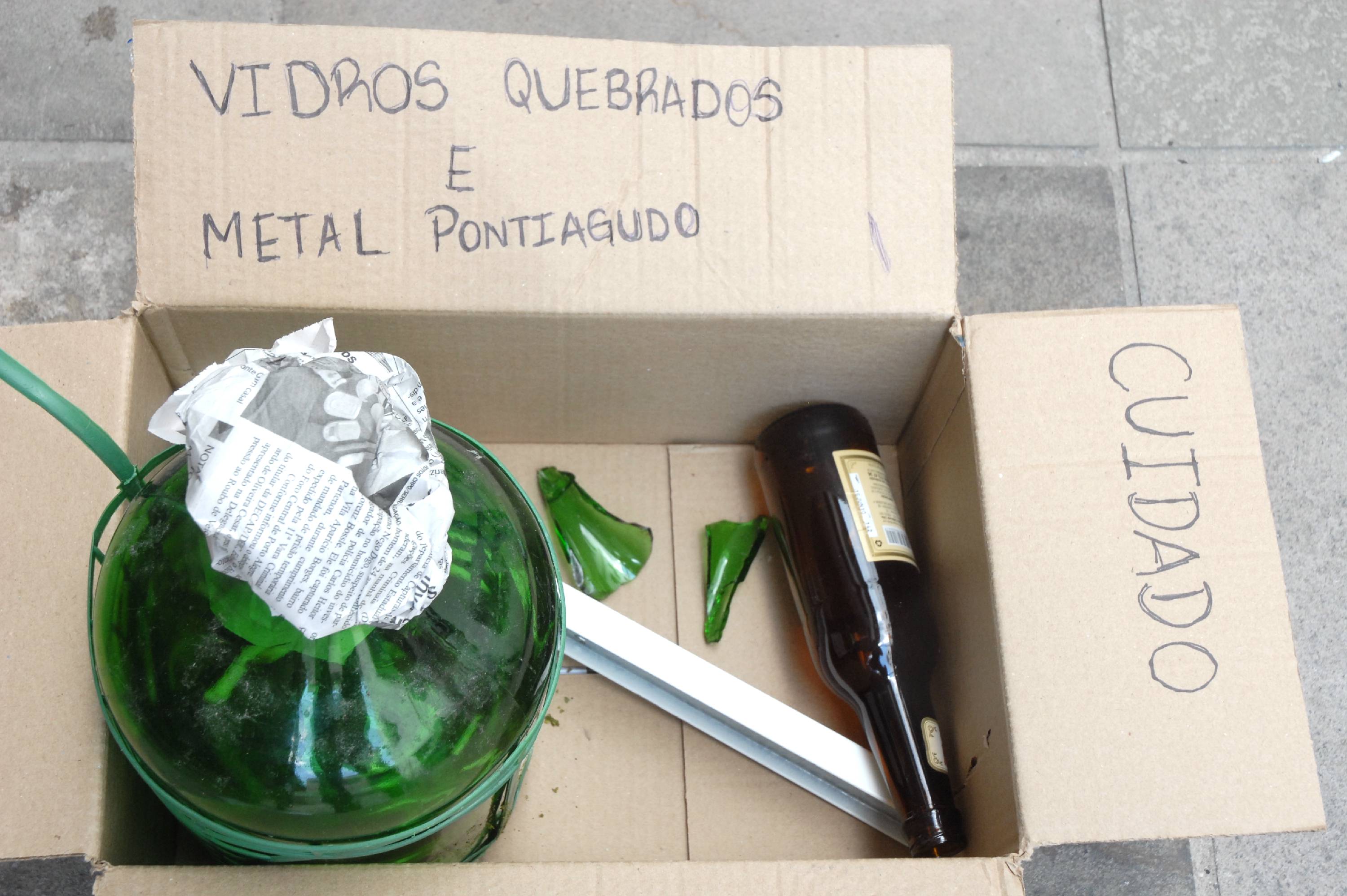  DESCARTE DE MATERIAIS PERFUROCORTANTES DOMÉSTICOS EXIGE CUIDADOS