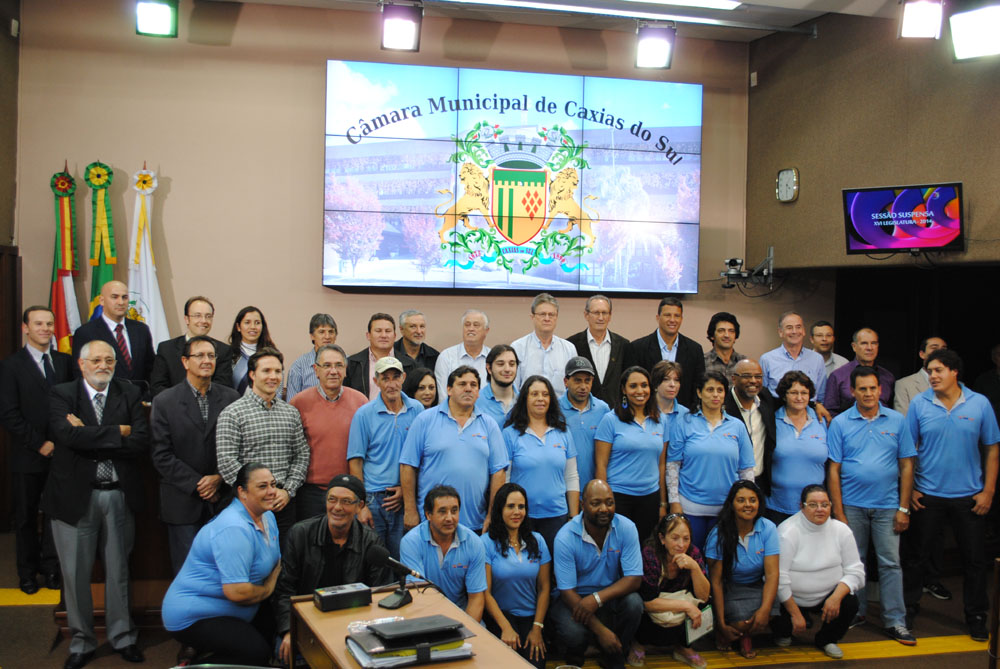  GARIS RECEBEM HOMENAGEM