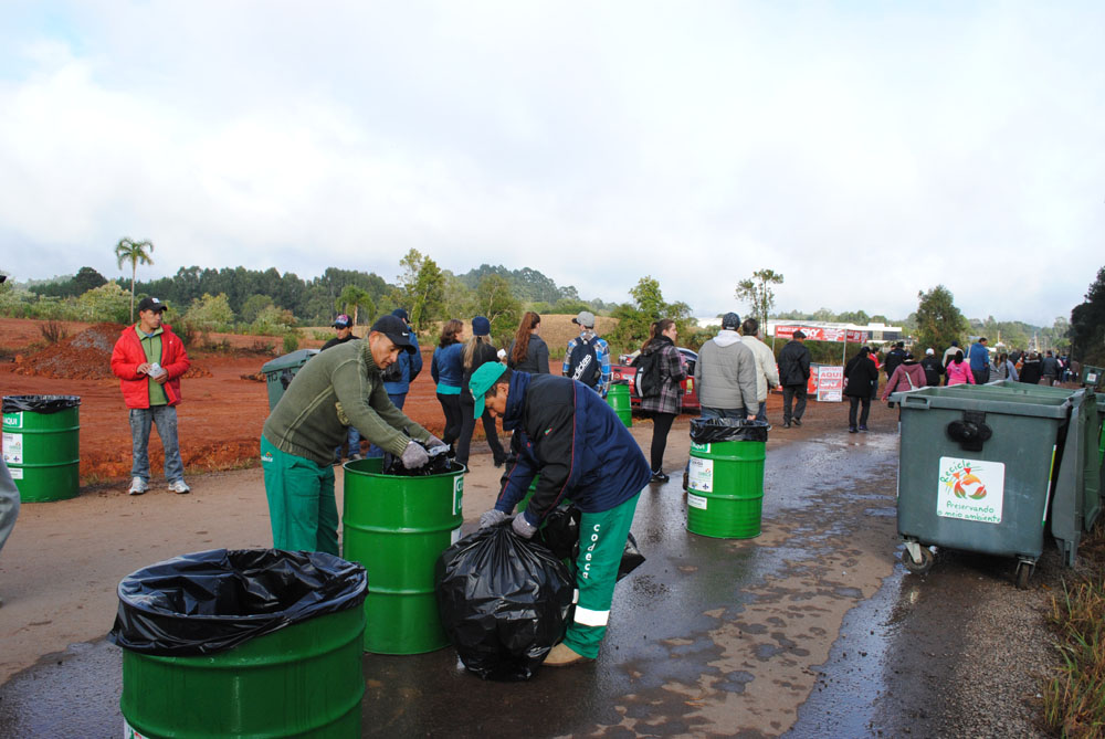  CODECA RECOLHE CERCA DE 4 TONELADAS DE LIXO DURANTEA A ROMARIA