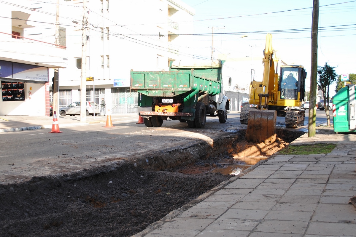  PROSSEGUEM AS OBRAS VIÁRIAS DO SIM CAXIAS