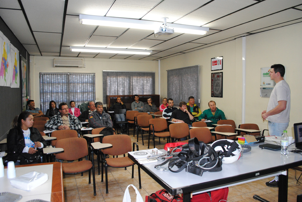  CODECA REALIZA CURSOS E TREINAMENTOS PARA FUNCIONÁRIOS