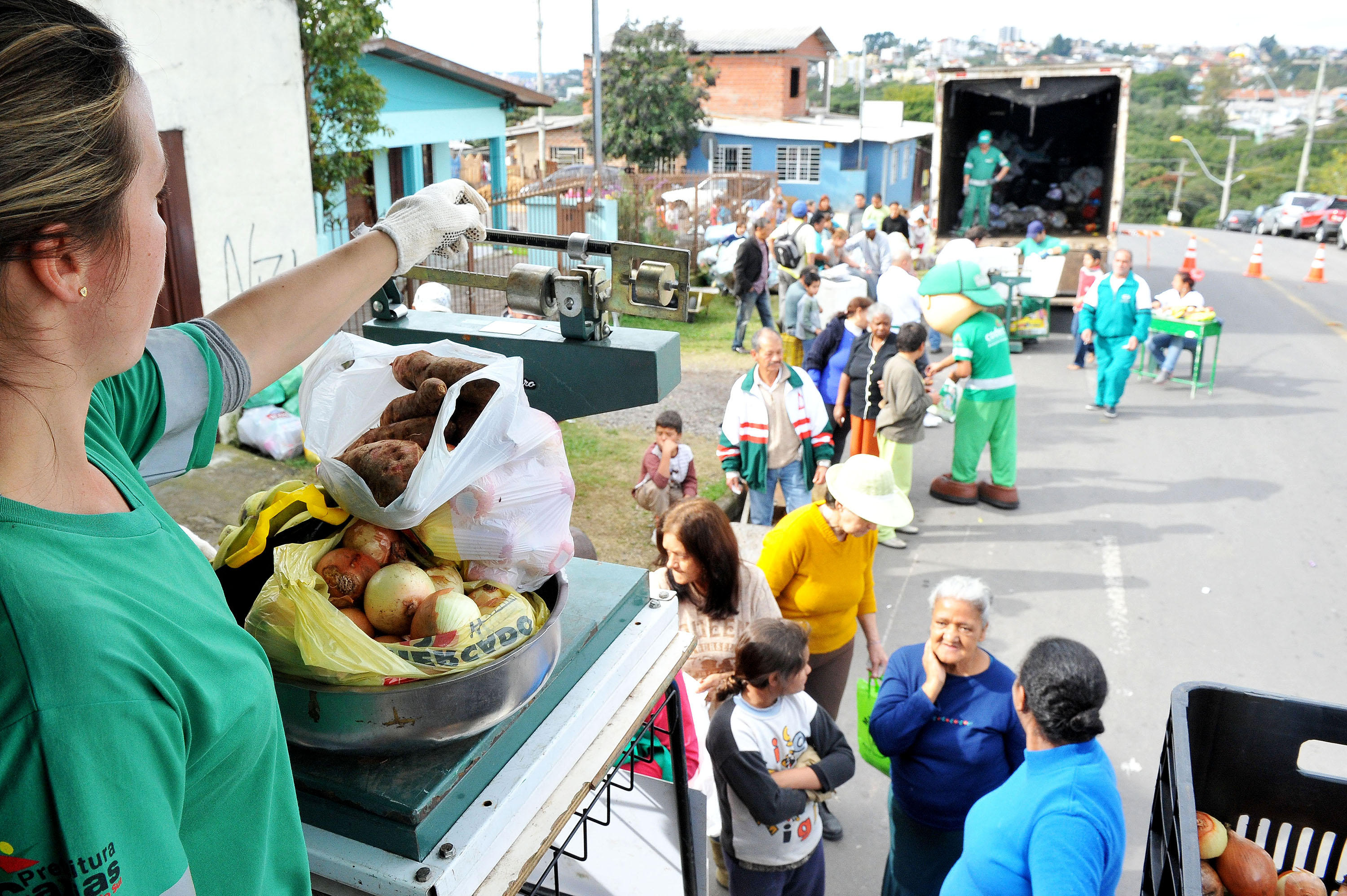  SÁBADO É DIA DE TROCA SOLIDÁRIA