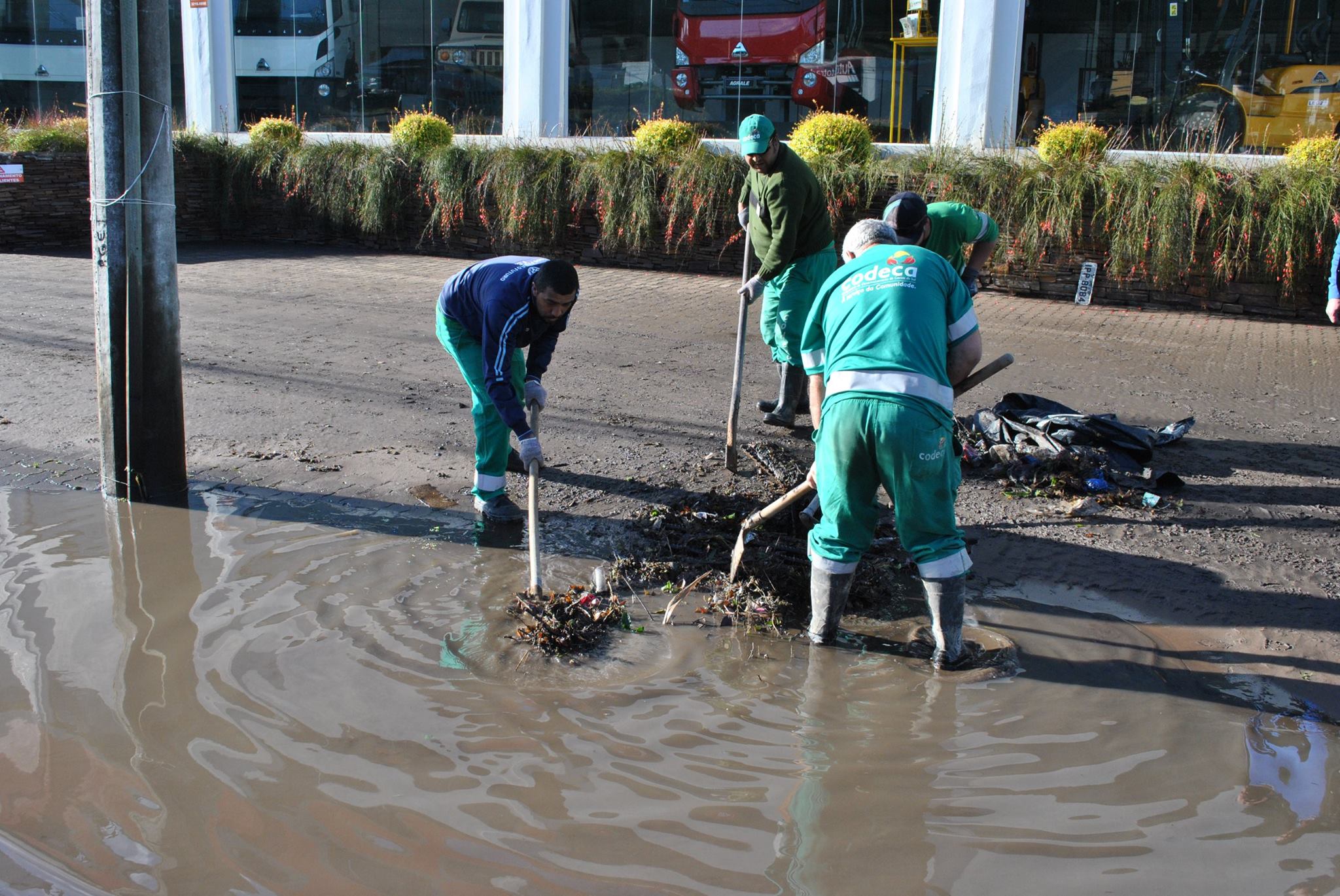  A CODECA INTENSIFICA SERVIÇOS DE LIMPEZA APÓS FORTES CHUVAS