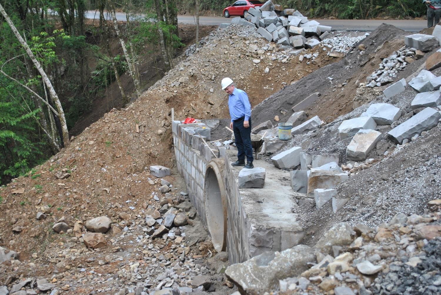  AS OBRAS DA ESTRADA MUNICIPAL 144 ESTÃO EM FASE AVANÇADA