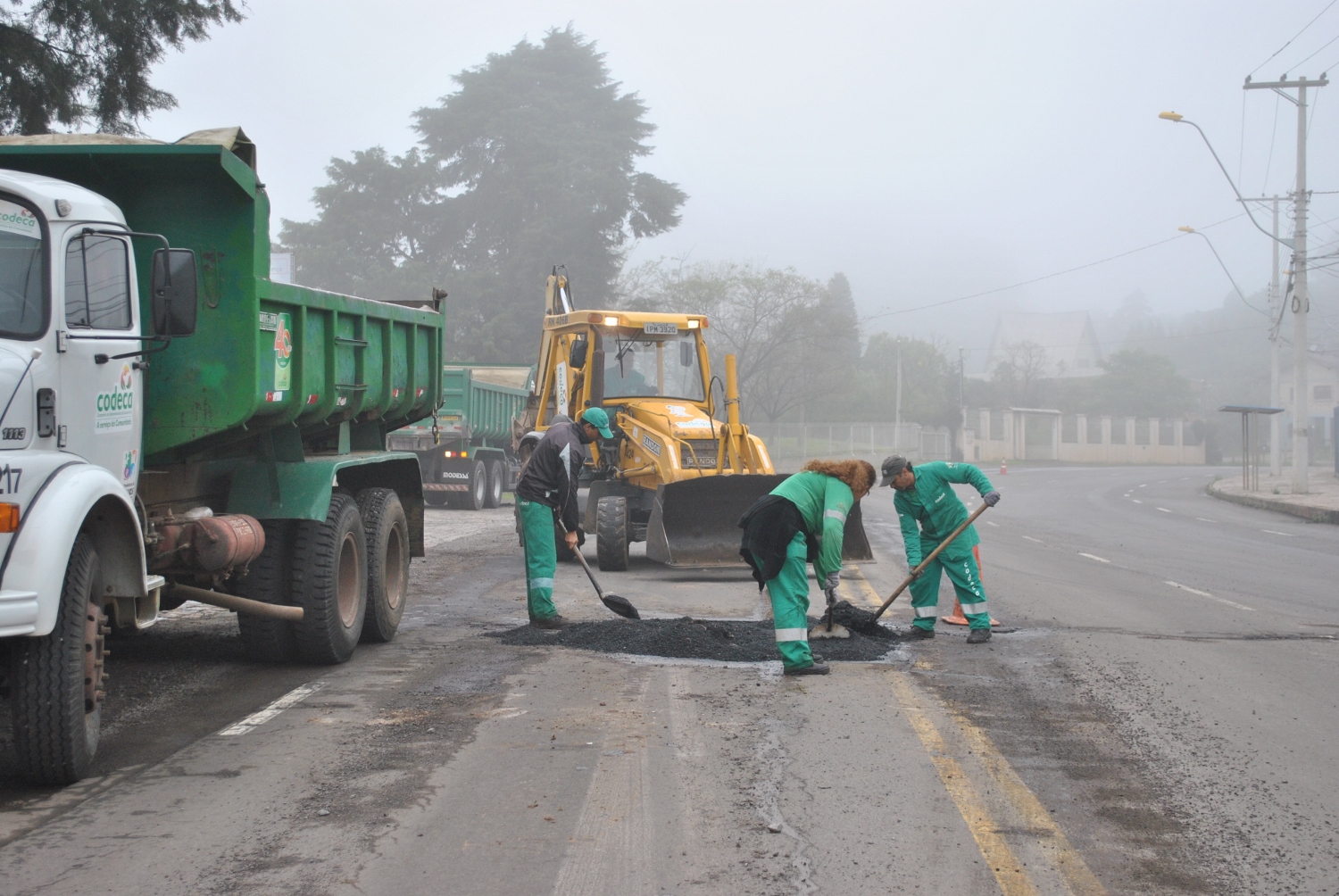  Operação Tapa-Buraco: equipes da CODECA trabalham em vários pontos da cidade nesta segunda-feira