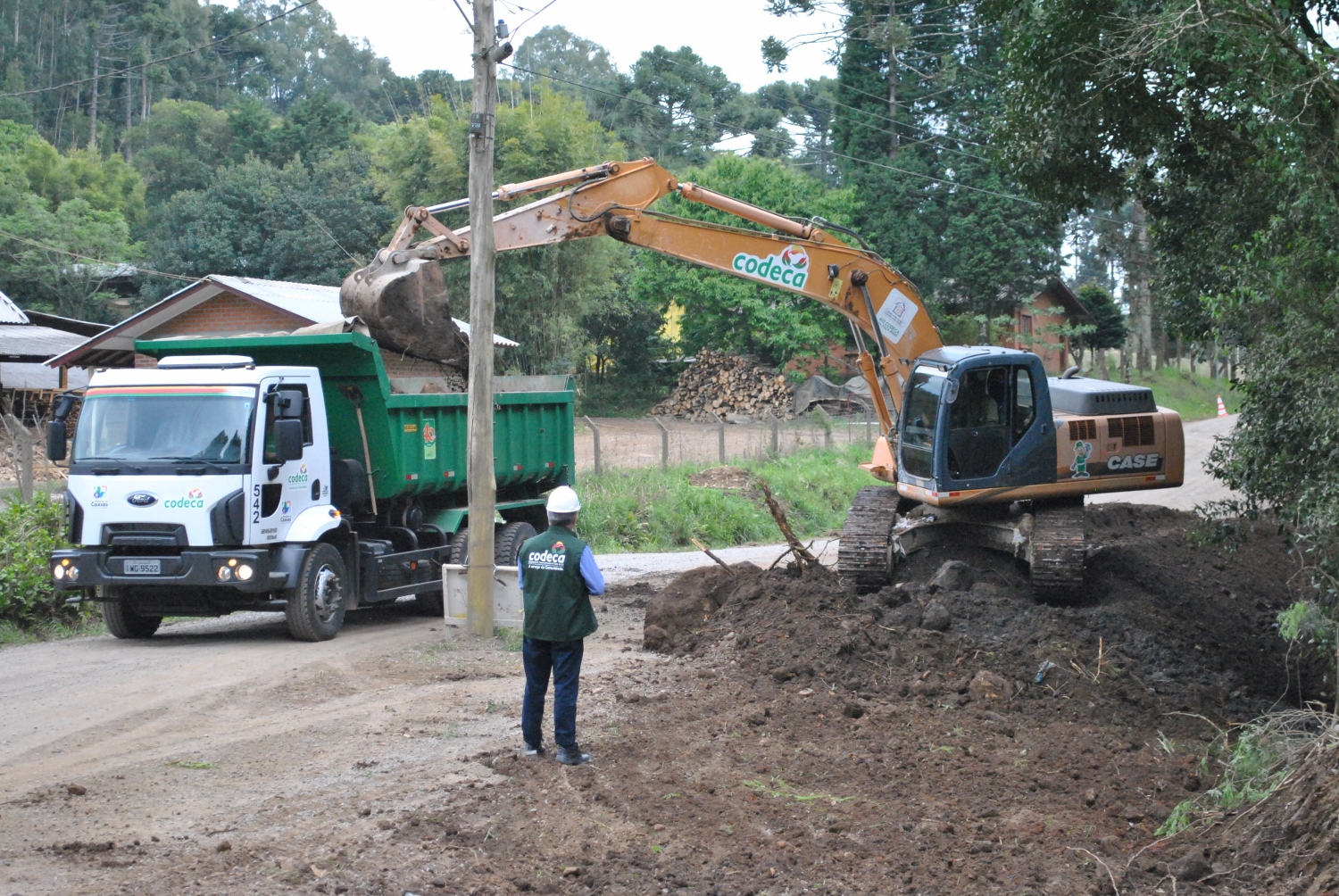  Obra na Estrada Olímpio Miotto está em fase de drenagem e limpeza da via