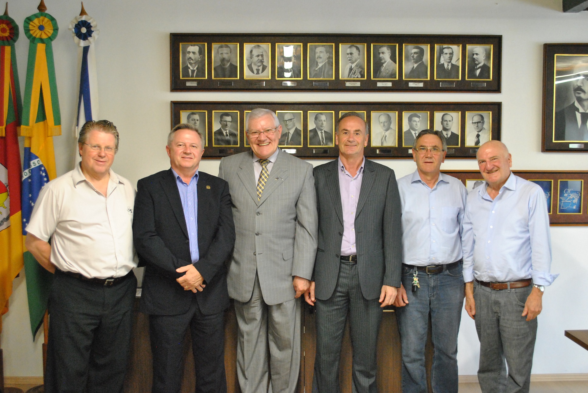  Exposição fotográfica alusiva aos 40 anos da CODECA é prestigiada pela diretoria da CIC