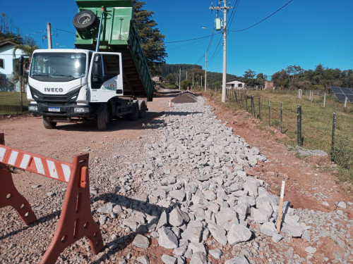 Codeca conclui 50% de trecho da Estrada Municipal Claudino Antônio da Costa