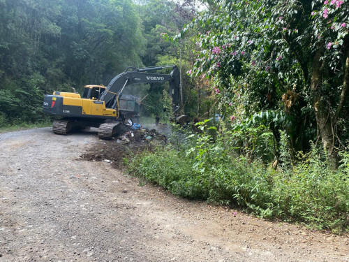Caxias Mais Limpa: Cerca de 200 toneladas de resíduos são retiradas de área no bairro Serrano