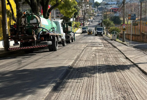 Codeca realiza recuperação de 1,3km da Rua Tronca