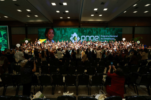 Merendeira da Codeca recebe prÃªmio em BrasÃ­lia