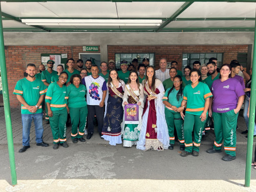 Embaixatrizes divulgam a 35ª Festa da Uva na Codeca