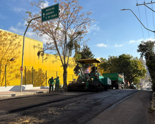 Codeca realiza recuperaÃ§Ã£o de 1,3km da Rua Tronca