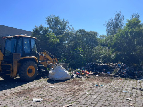Caxias Mais Limpa: 28 toneladas de resíduos são retiradas de área no bairro Cidade Nova